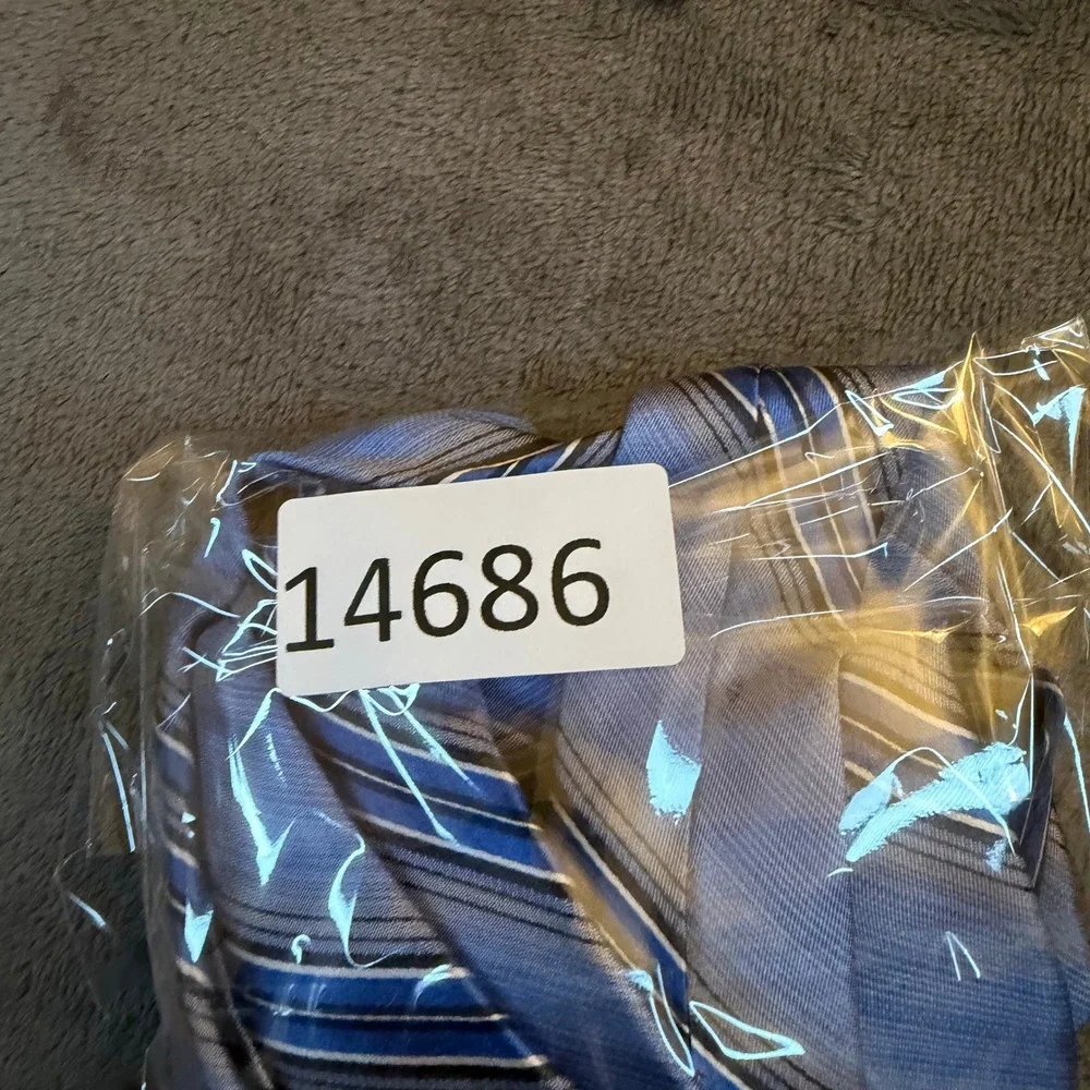 Kenneth Cole AWEARNESS Silk Striped Dress Tie Blue Black‎ Formal Necktie Mens